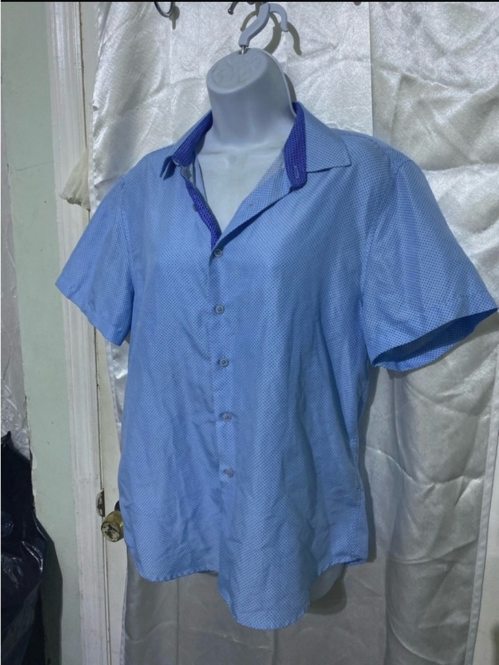 Men's Light Blue Short Sleeve Button-Down Shirt with Contrast Collar